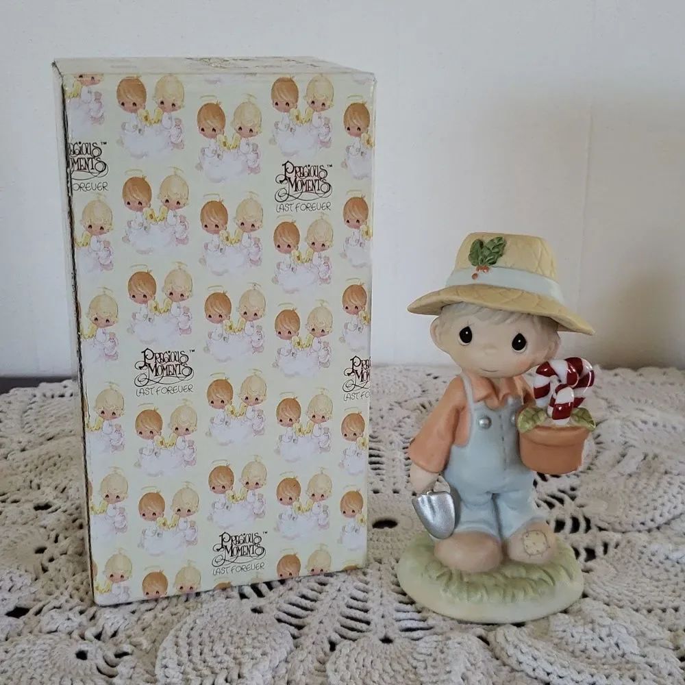 Vintage 2000 Precious Moments "Raisin' Cane on the Holidays" Porcelain Figurine